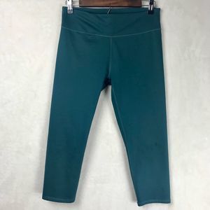 Fabletics Mid-rise Powerhold cropped legging Capri